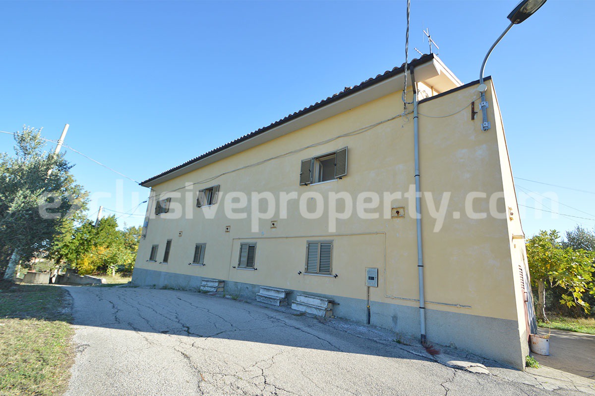 Country house to renovate for sale in Altino with panoramic views of Majella and the Adriatic Sea
