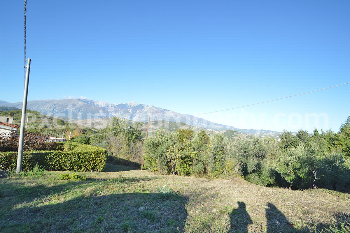 Country house to renovate for sale in Altino with panoramic views of Majella and the Adriatic Sea