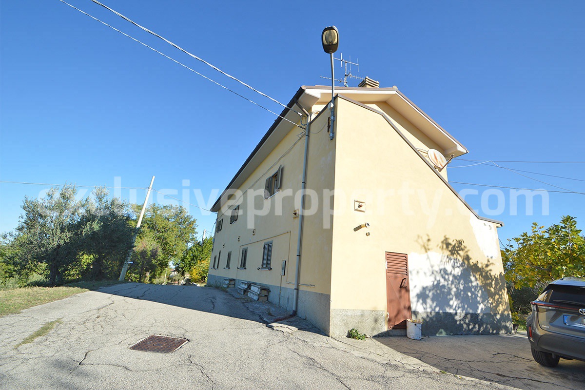 Country house to renovate for sale in Altino with panoramic views of Majella and the Adriatic Sea