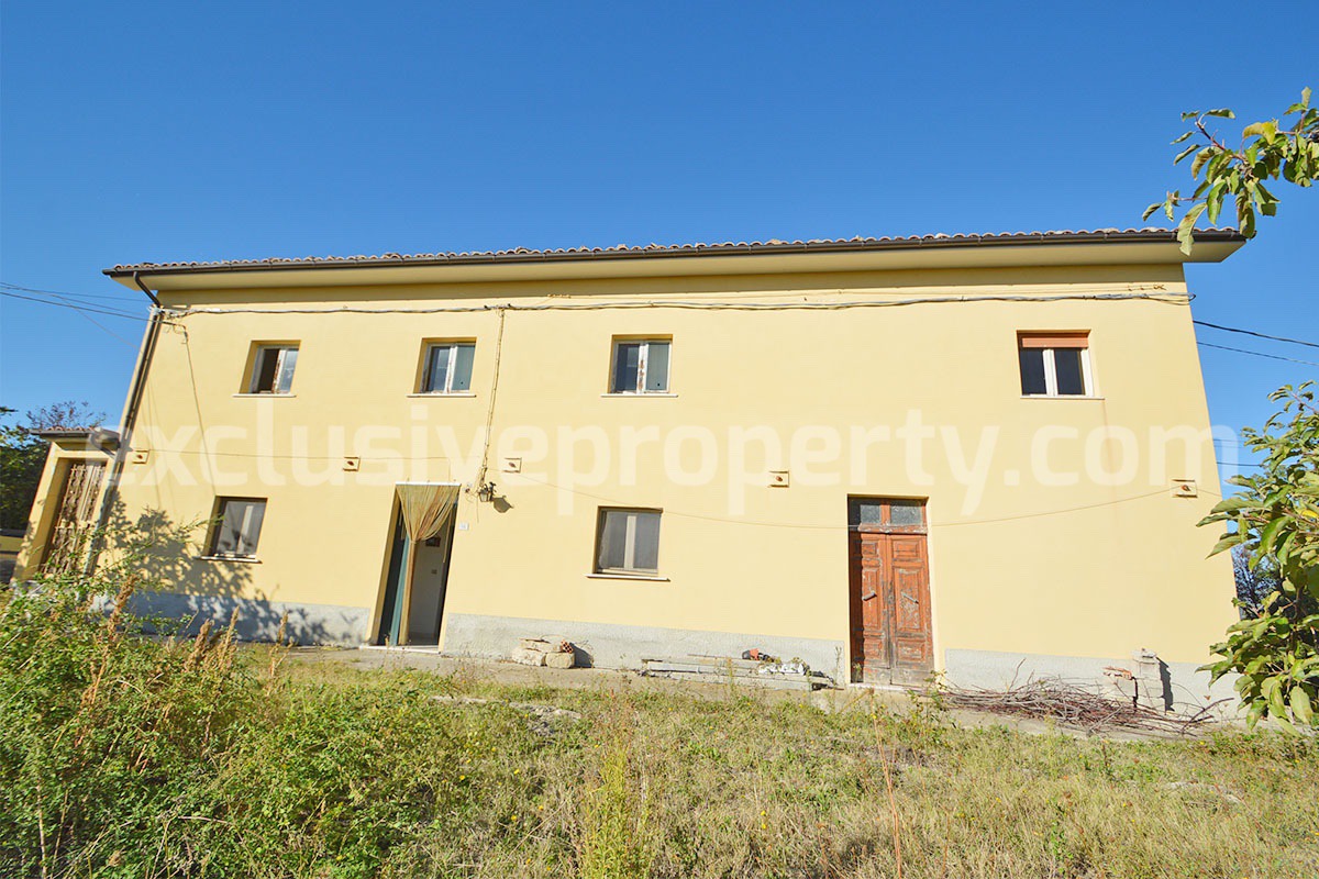 Country house to renovate for sale in Altino with panoramic views of Majella and the Adriatic Sea