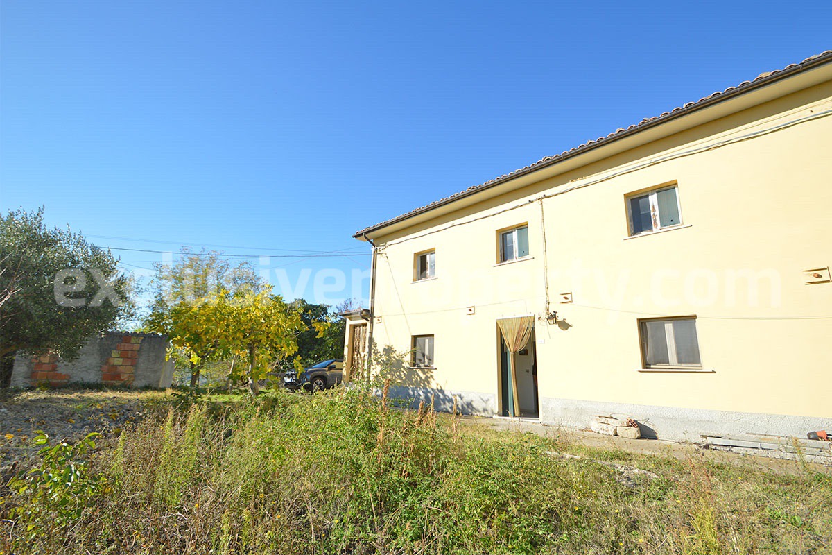 Country house to renovate for sale in Altino with panoramic views of Majella and the Adriatic Sea