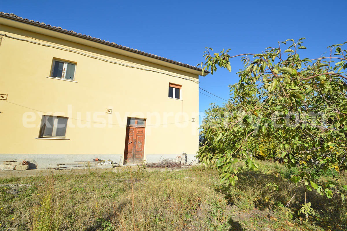 Country house to renovate for sale in Altino with panoramic views of Majella and the Adriatic Sea