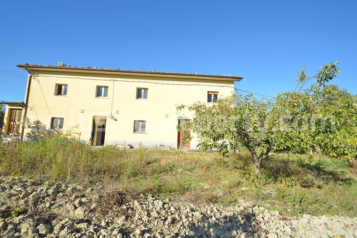 Country house to renovate for sale in Altino with panoramic views of Majella and the Adriatic Sea
