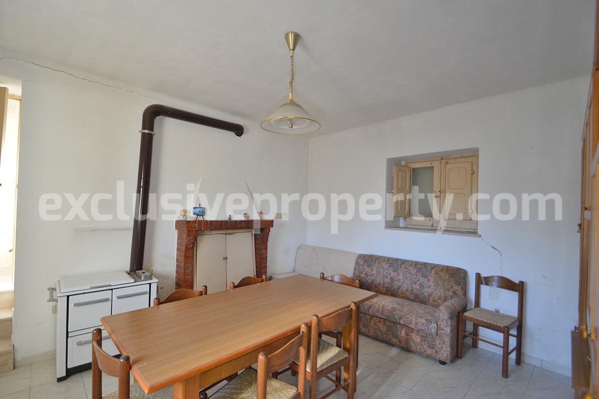 Country house to renovate for sale in Altino with panoramic views of Majella and the Adriatic Sea