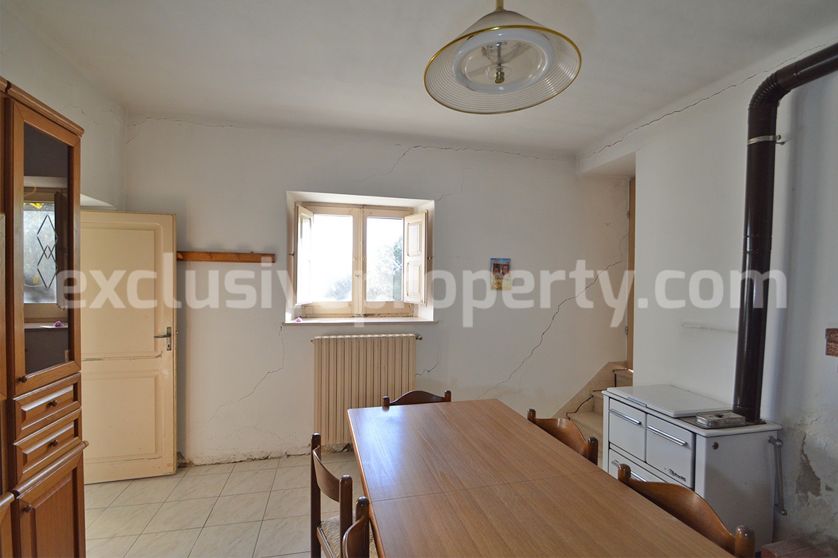 Country house to renovate for sale in Altino with panoramic views of Majella and the Adriatic Sea