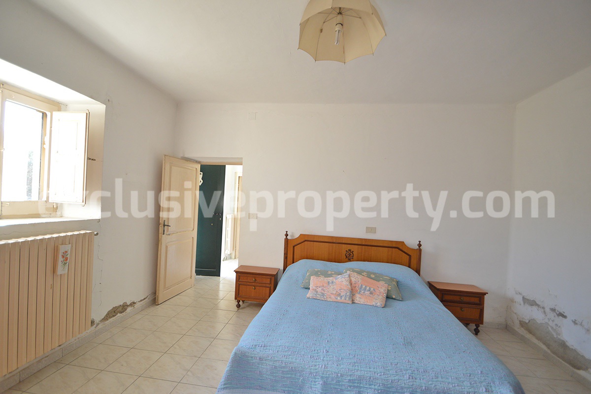 Country house to renovate for sale in Altino with panoramic views of Majella and the Adriatic Sea