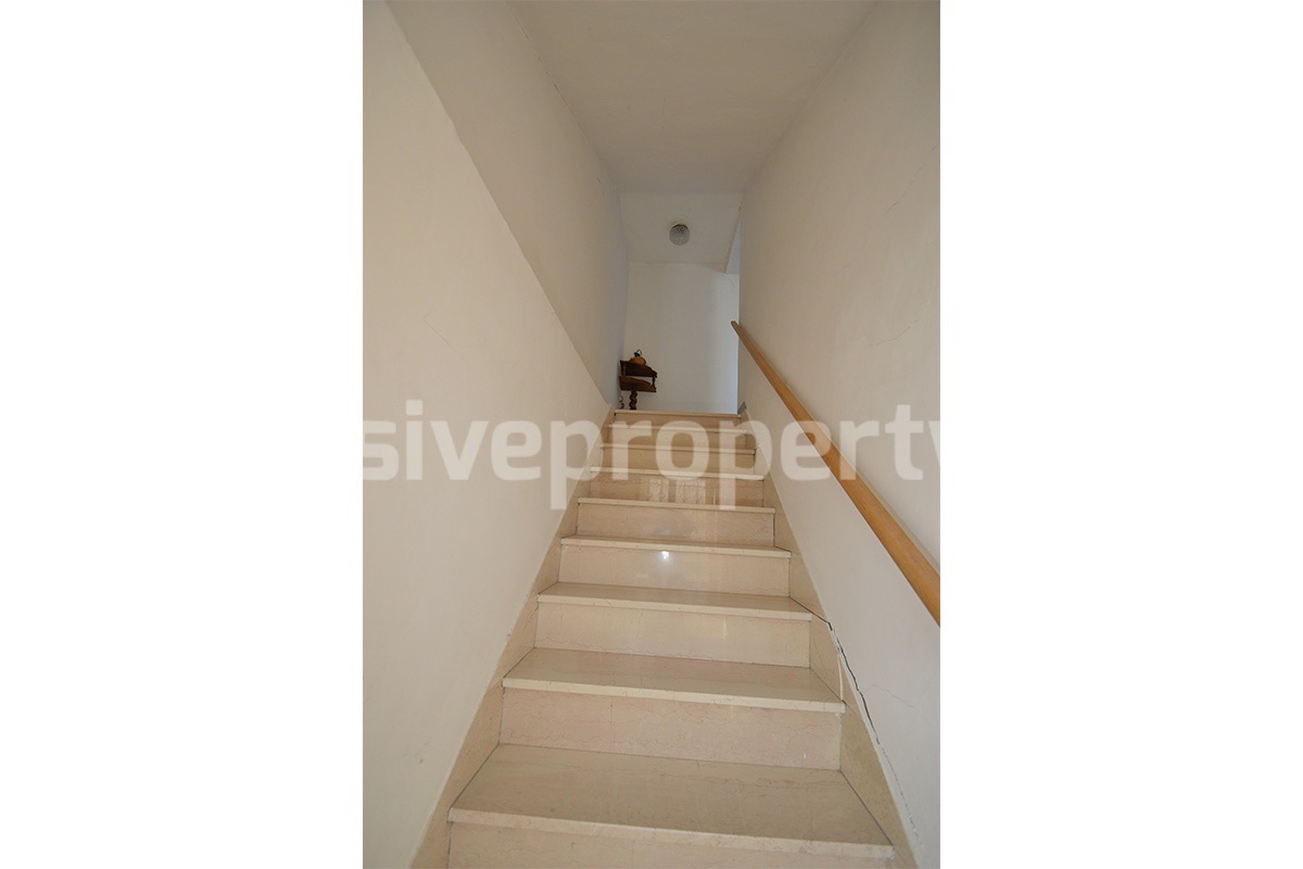 Country house to renovate for sale in Altino with panoramic views of Majella and the Adriatic Sea