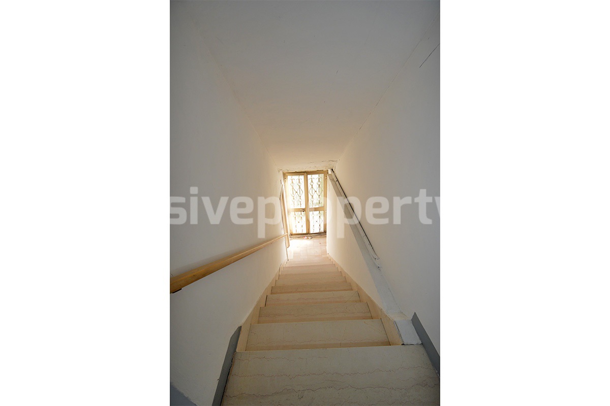 Country house to renovate for sale in Altino with panoramic views of Majella and the Adriatic Sea