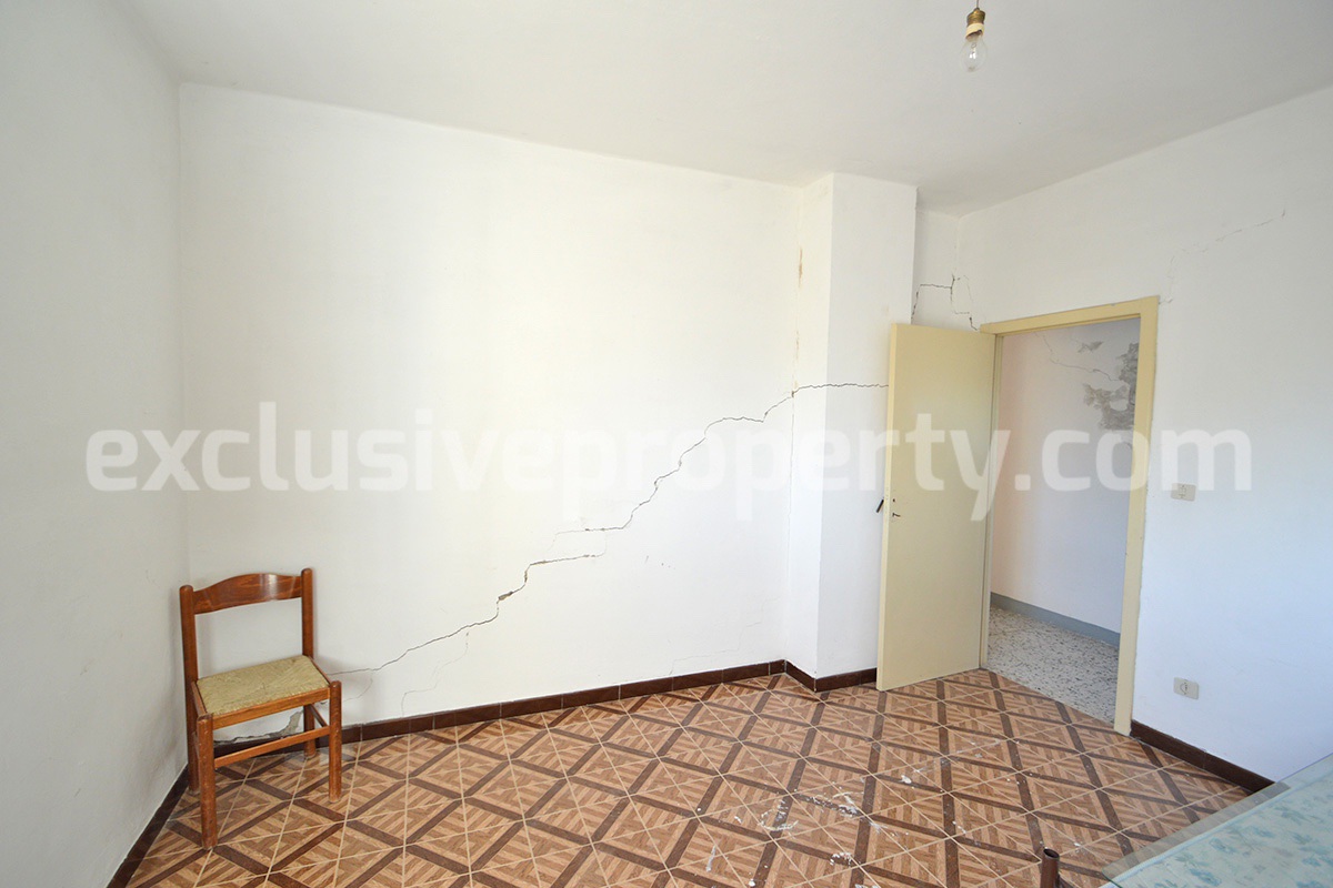 Country house to renovate for sale in Altino with panoramic views of Majella and the Adriatic Sea