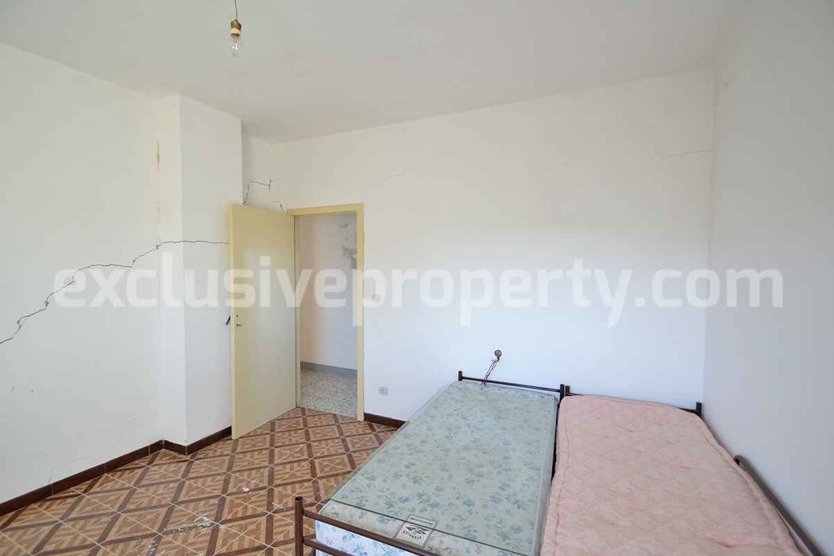 Country house to renovate for sale in Altino with panoramic views of Majella and the Adriatic Sea