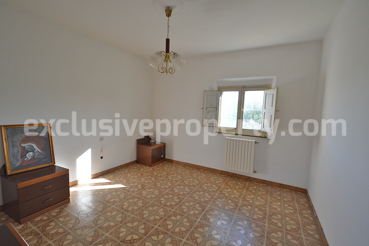 Country house to renovate for sale in Altino with panoramic views of Majella and the Adriatic Sea