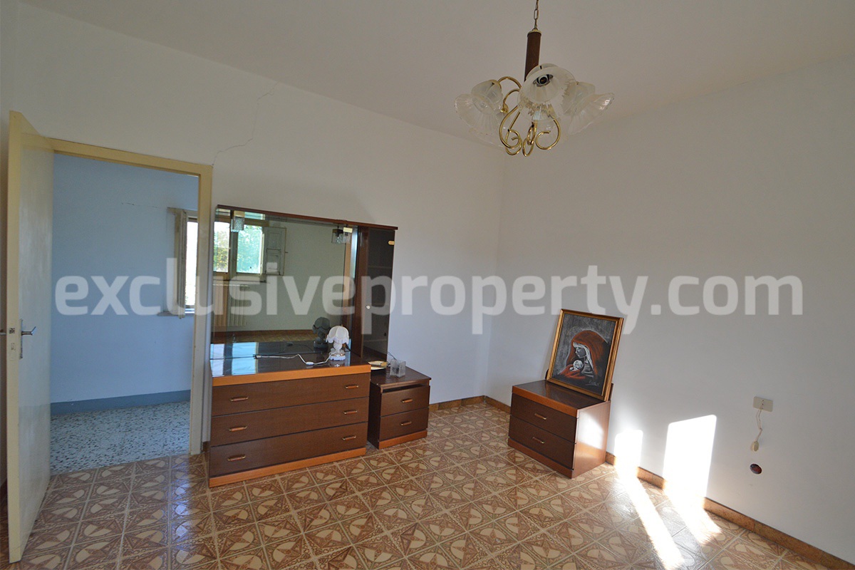 Country house to renovate for sale in Altino with panoramic views of Majella and the Adriatic Sea