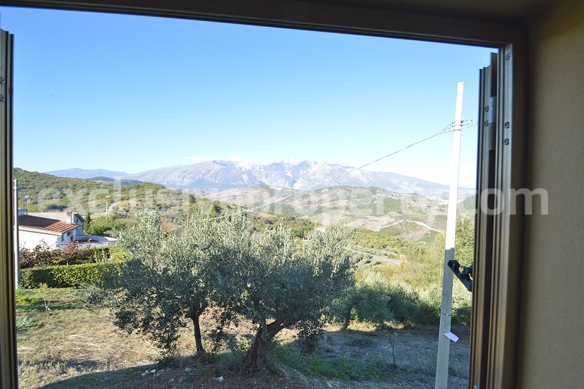 Country house to renovate for sale in Altino with panoramic views of Majella and the Adriatic Sea