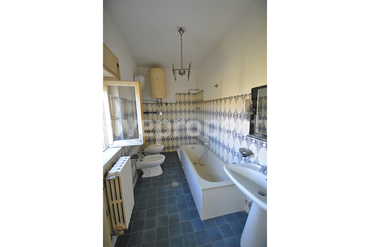 Country house to renovate for sale in Altino with panoramic views of Majella and the Adriatic Sea