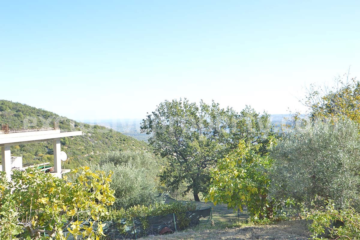 Country house to renovate for sale in Altino with panoramic views of Majella and the Adriatic Sea