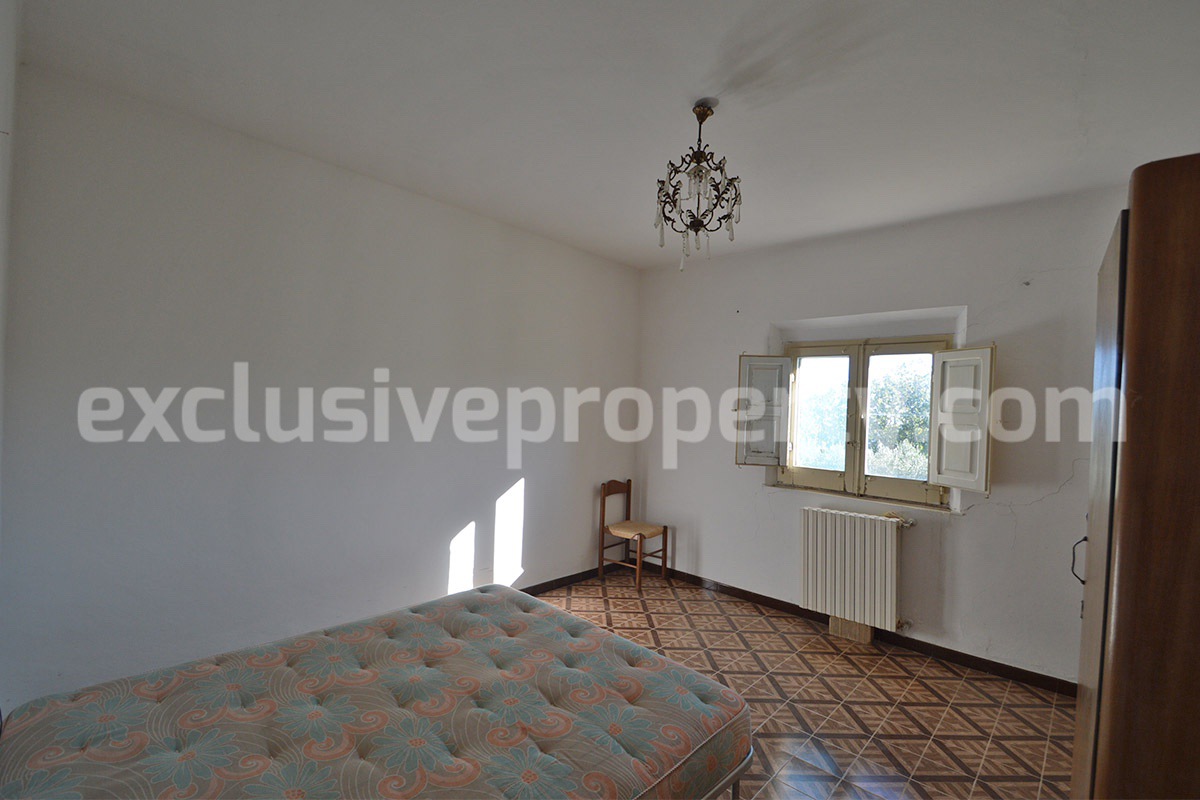 Country house to renovate for sale in Altino with panoramic views of Majella and the Adriatic Sea