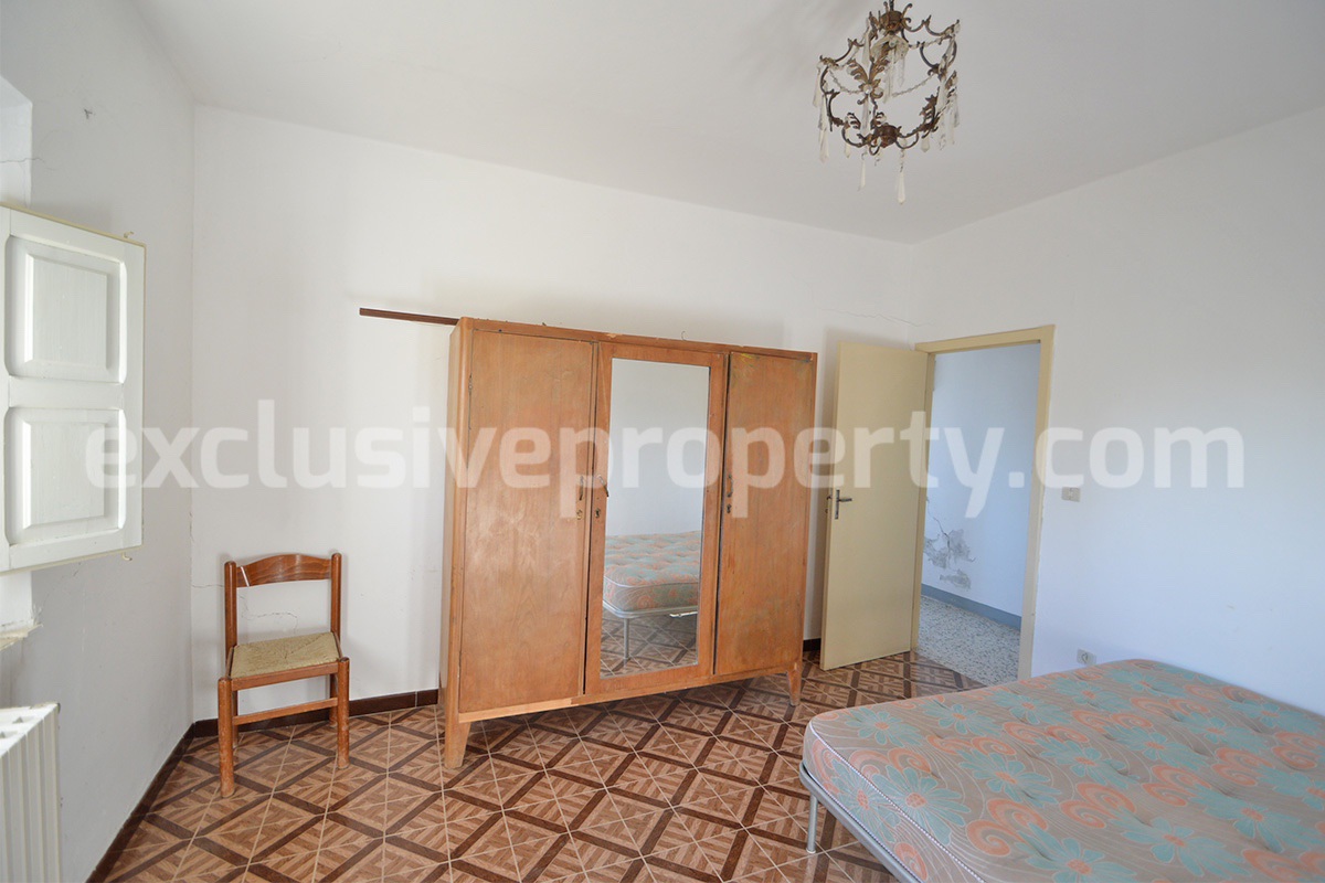 Country house to renovate for sale in Altino with panoramic views of Majella and the Adriatic Sea