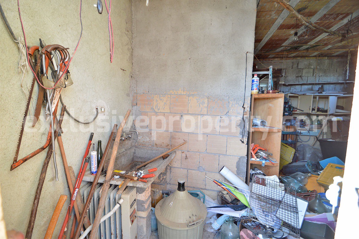 Country house to renovate for sale in Altino with panoramic views of Majella and the Adriatic Sea