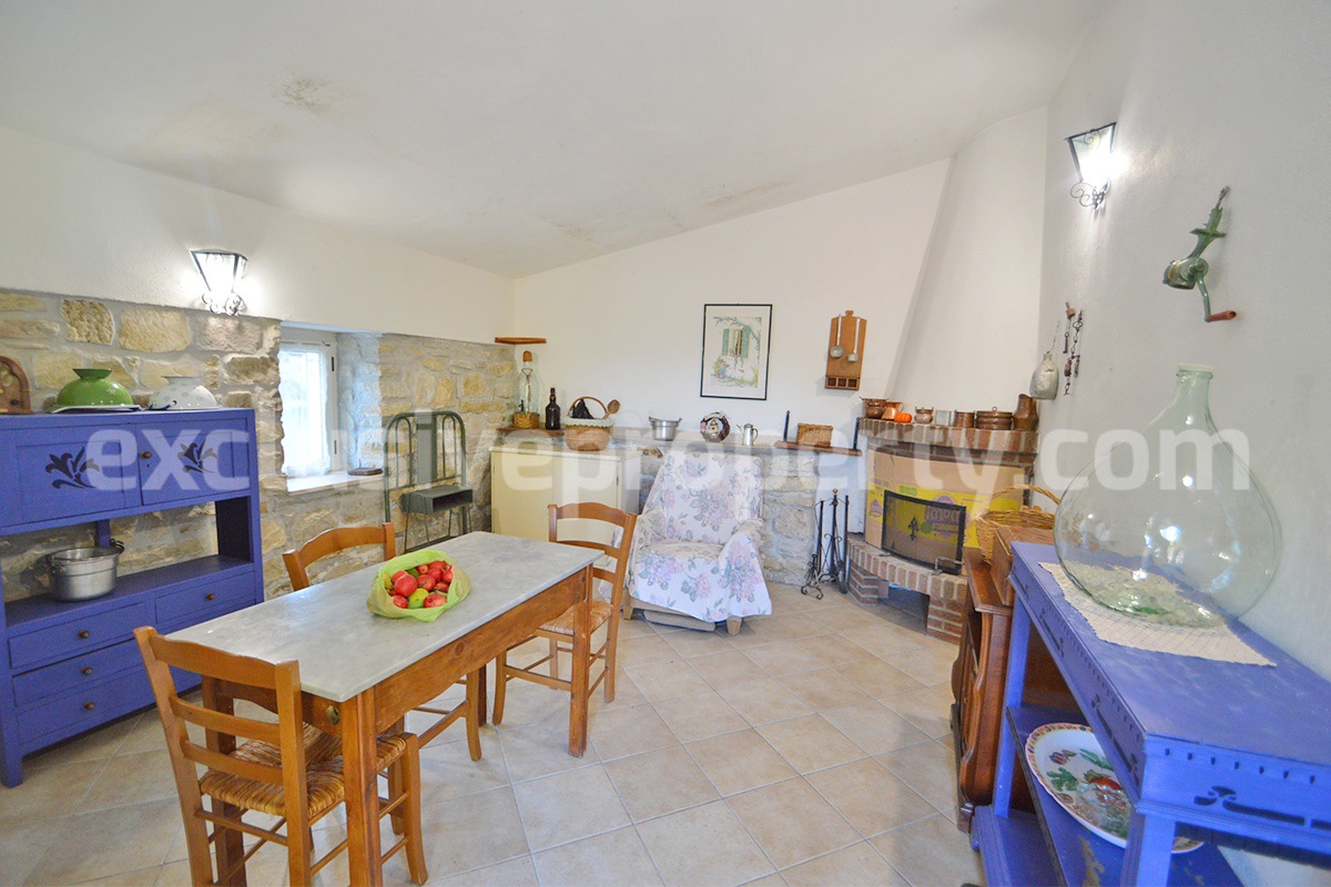Charming country house with outbuilding - land - panoramic views for sale in Duronia - Molise - Italy
