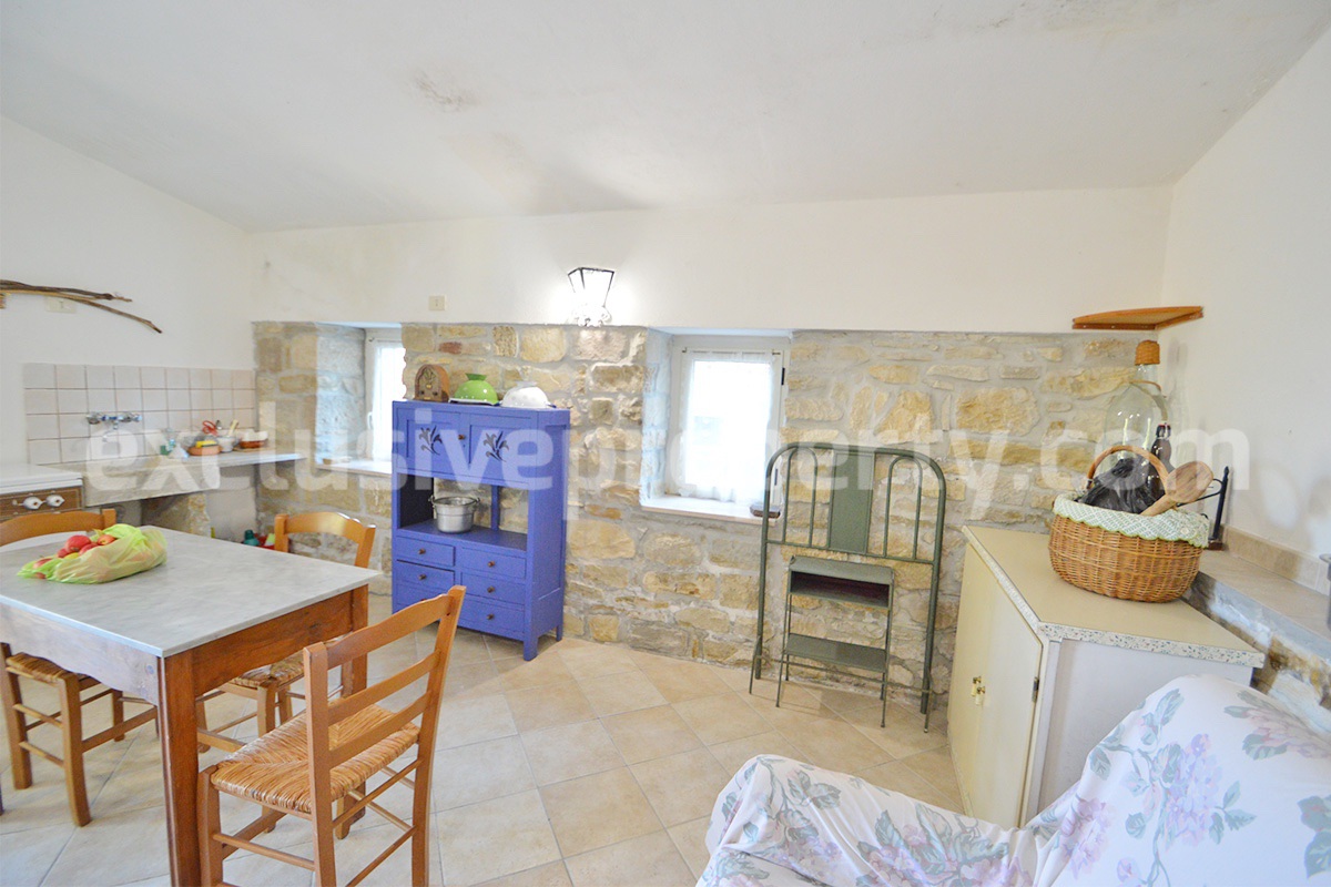 Charming country house with outbuilding - land - panoramic views for sale in Duronia - Molise - Italy