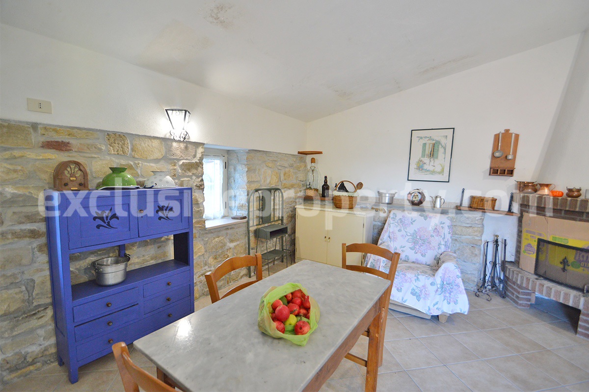 Charming country house with outbuilding - land - panoramic views for sale in Duronia - Molise - Italy