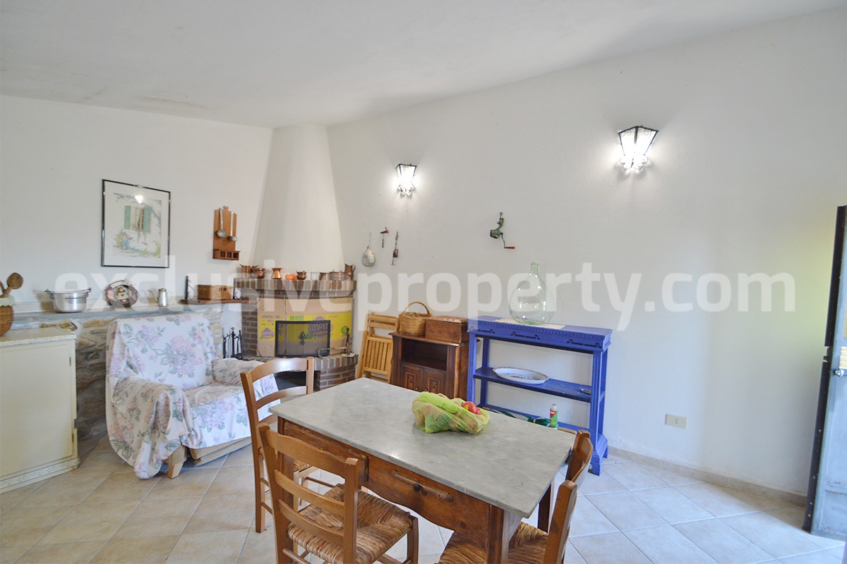 Charming country house with outbuilding - land - panoramic views for sale in Duronia - Molise - Italy