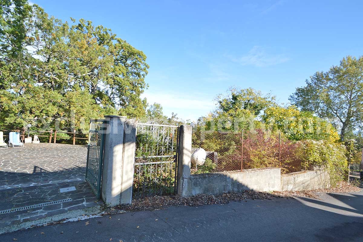 Charming country house with outbuilding - land - panoramic views for sale in Duronia - Molise - Italy