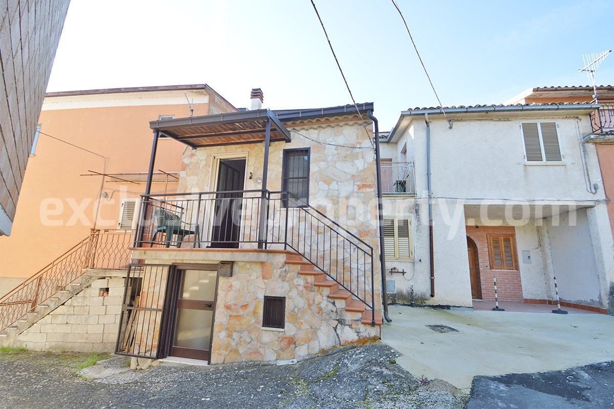 Charming country house with outbuilding - land - panoramic views for sale in Duronia - Molise - Italy