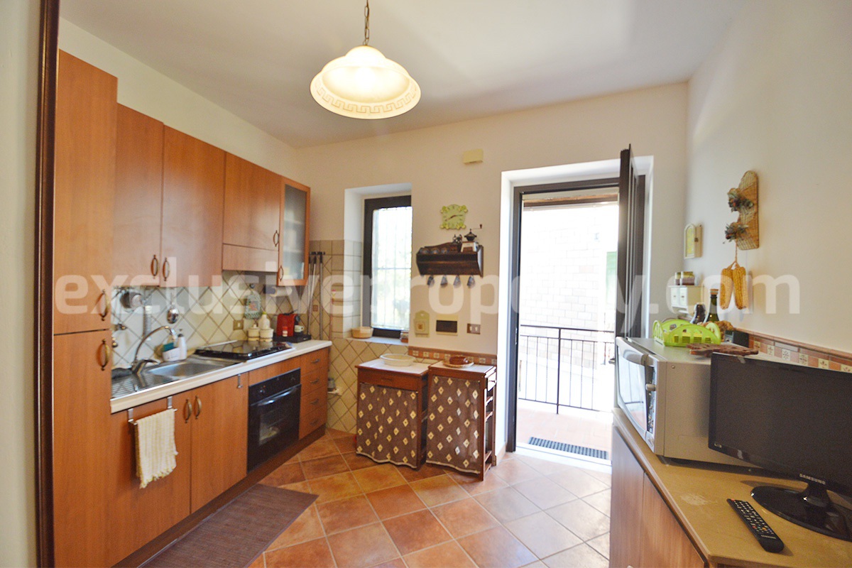 Charming country house with outbuilding - land - panoramic views for sale in Duronia - Molise - Italy