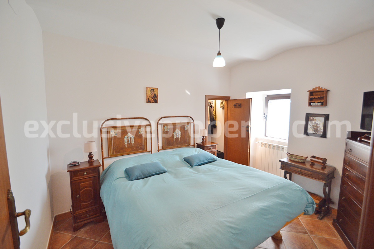 Charming country house with outbuilding - land - panoramic views for sale in Duronia - Molise - Italy