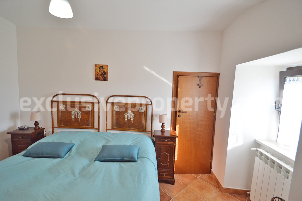 Charming country house with outbuilding - land - panoramic views for sale in Duronia - Molise - Italy