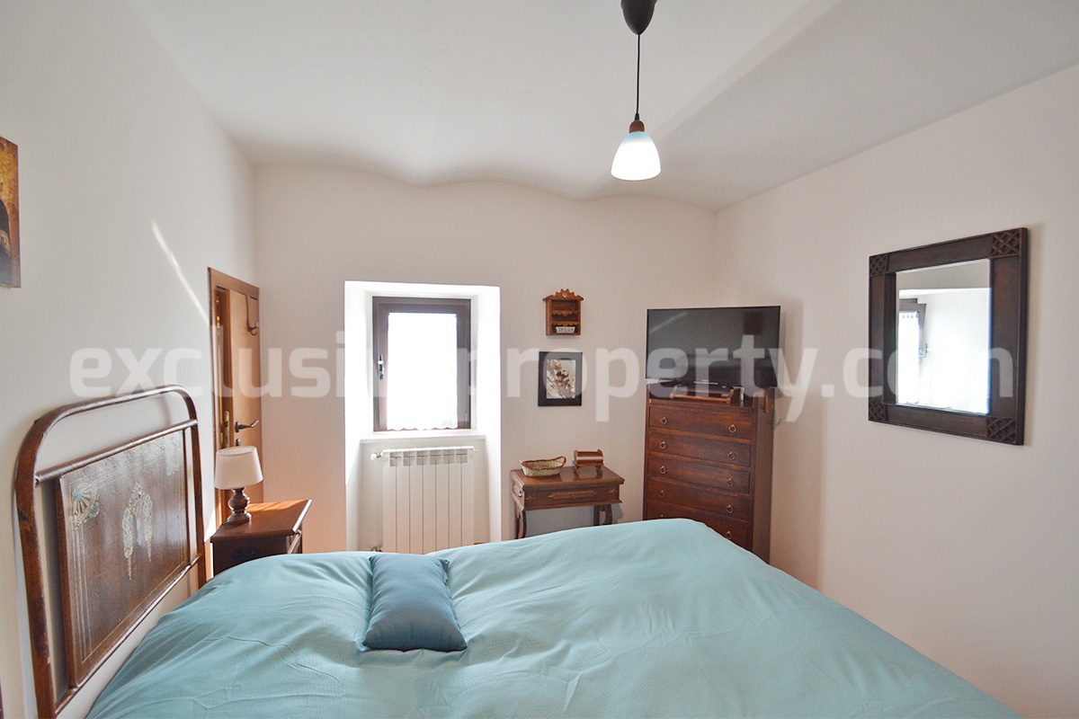 Charming country house with outbuilding - land - panoramic views for sale in Duronia - Molise - Italy