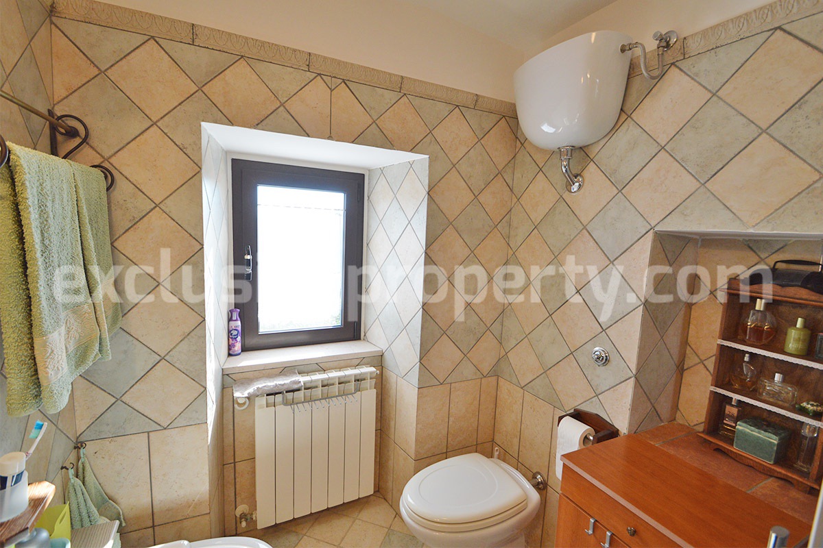 Charming country house with outbuilding - land - panoramic views for sale in Duronia - Molise - Italy