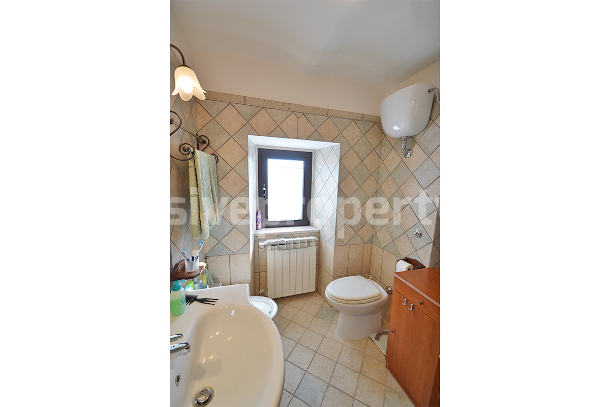 Charming country house with outbuilding - land - panoramic views for sale in Duronia - Molise - Italy