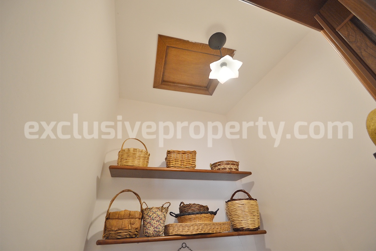 Charming country house with outbuilding - land - panoramic views for sale in Duronia - Molise - Italy