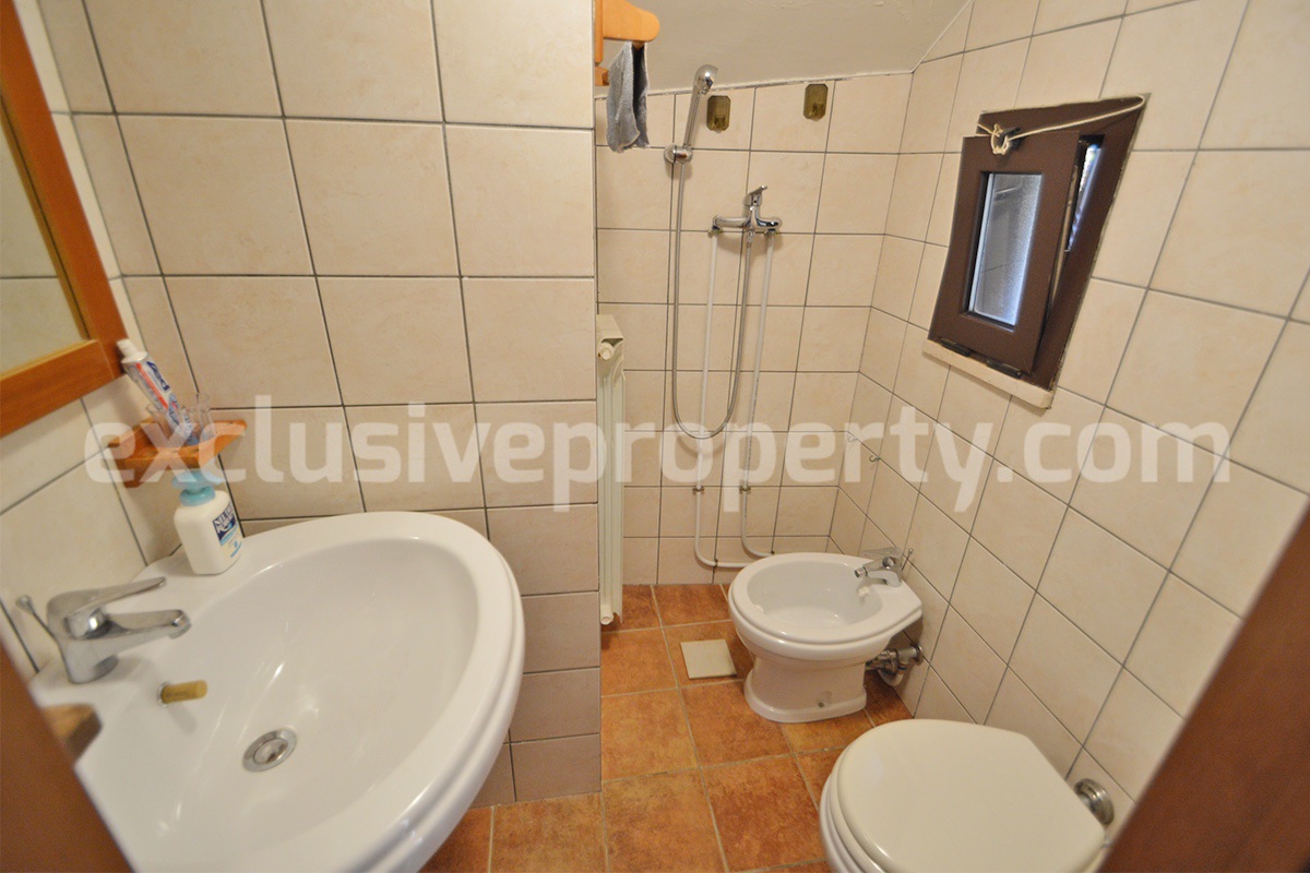 Charming country house with outbuilding - land - panoramic views for sale in Duronia - Molise - Italy