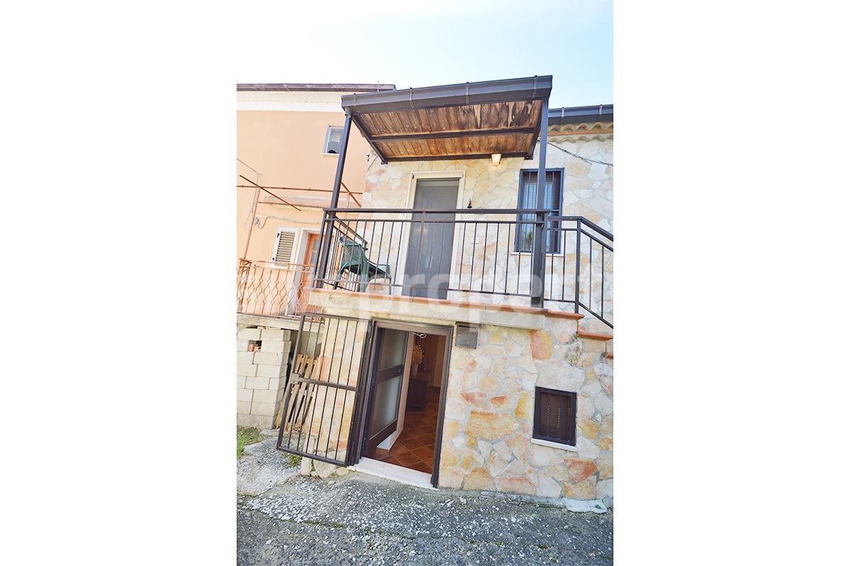 Charming country house with outbuilding - land - panoramic views for sale in Duronia - Molise - Italy