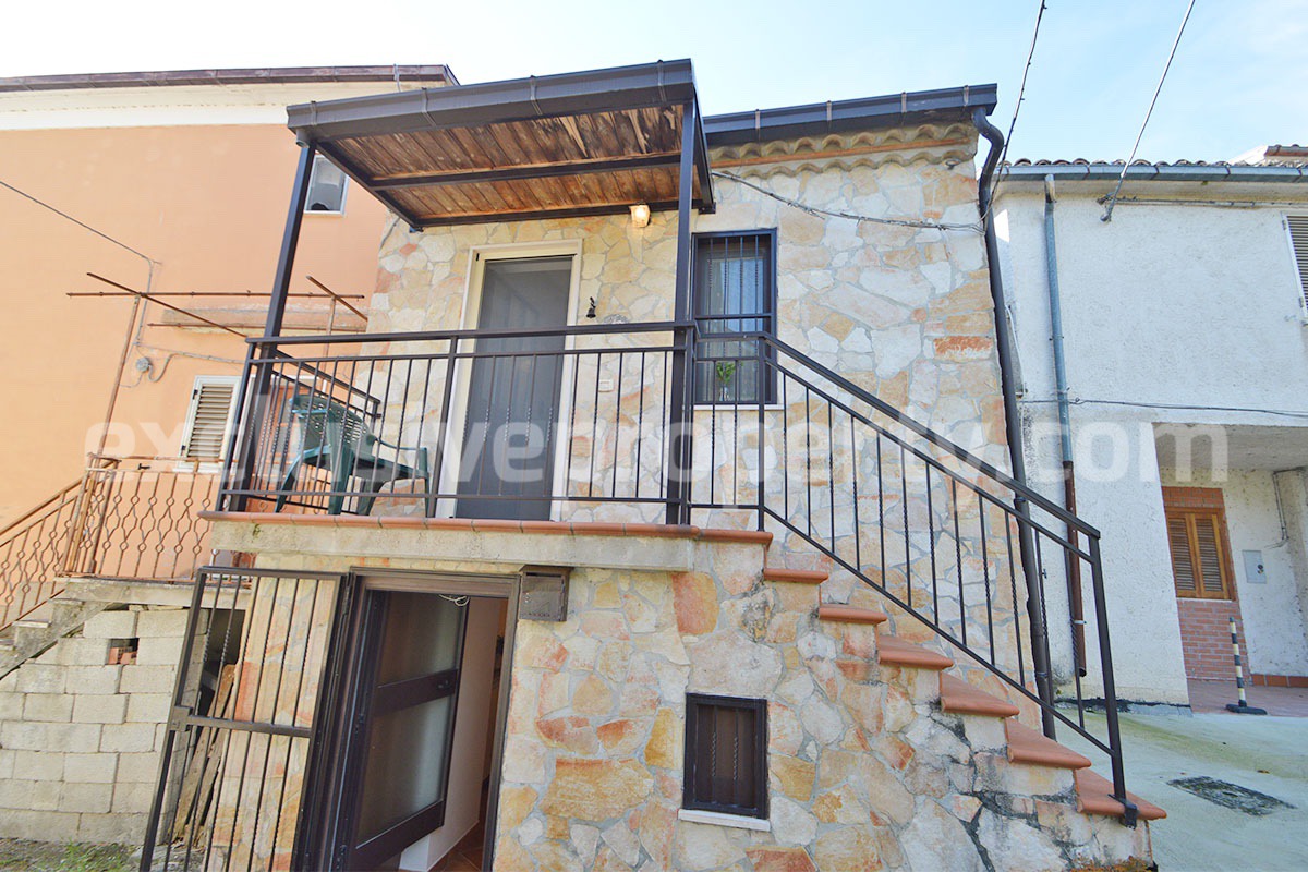 Charming country house with outbuilding - land - panoramic views for sale in Duronia - Molise - Italy