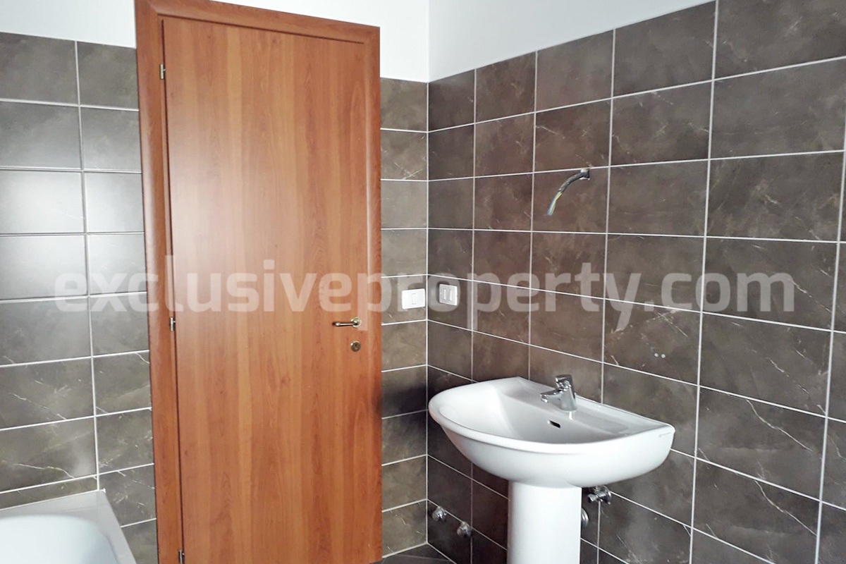 Spacious 3-bedroom apartment with terrace and garage for sale in San Giuliano di Puglia - Molise