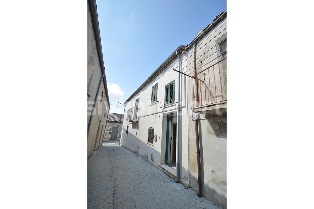 Charming town house for sale in Italy with panoramic countryside views