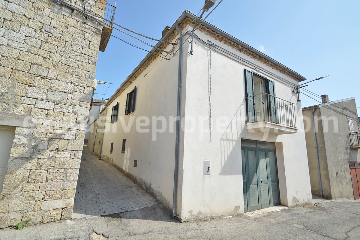 Charming town house for sale in Italy with panoramic countryside views