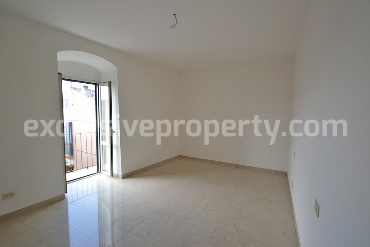 Charming town house for sale in Italy with panoramic countryside views