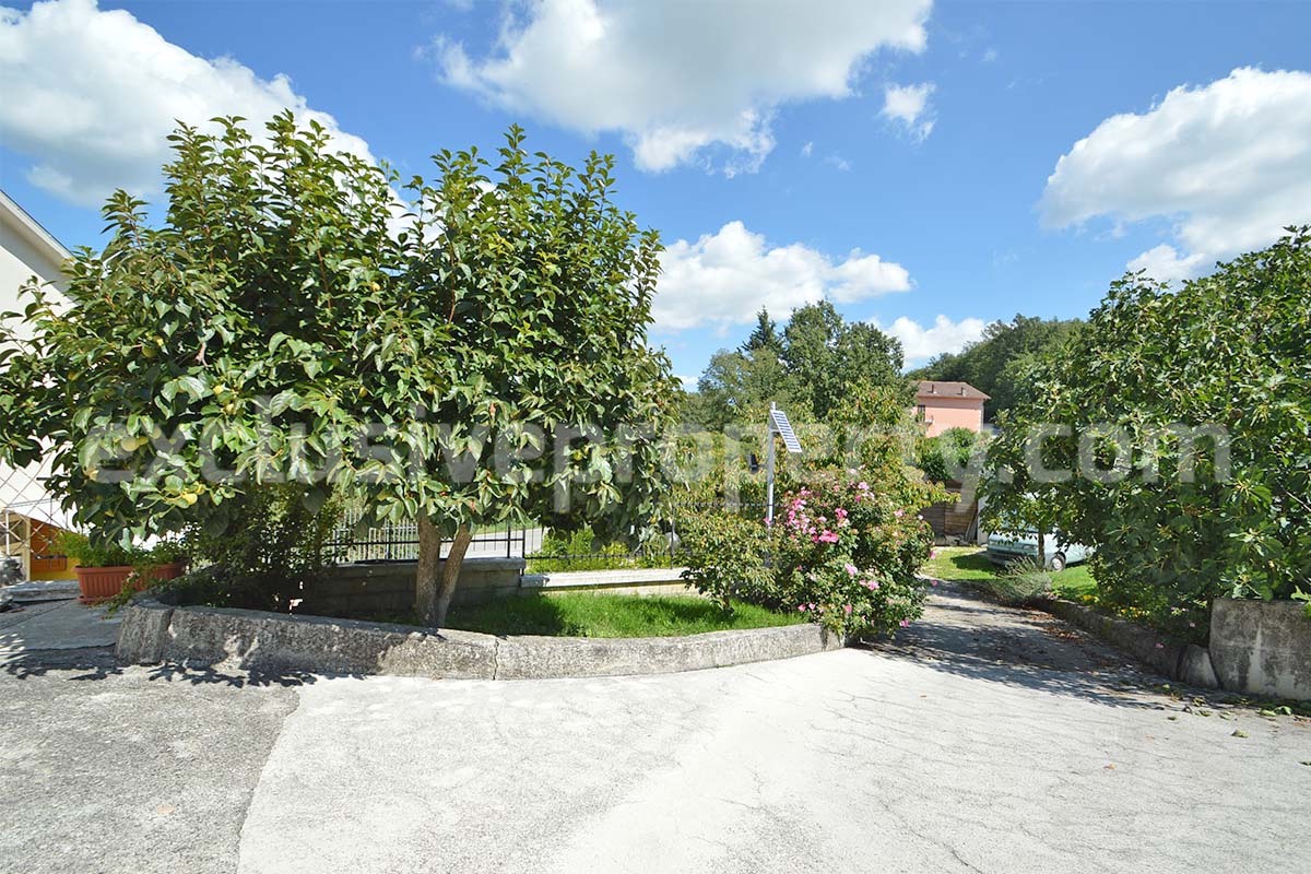 Spacious detached house with two apartments - land and solar panels for sale in Baranello - Molise - Italy