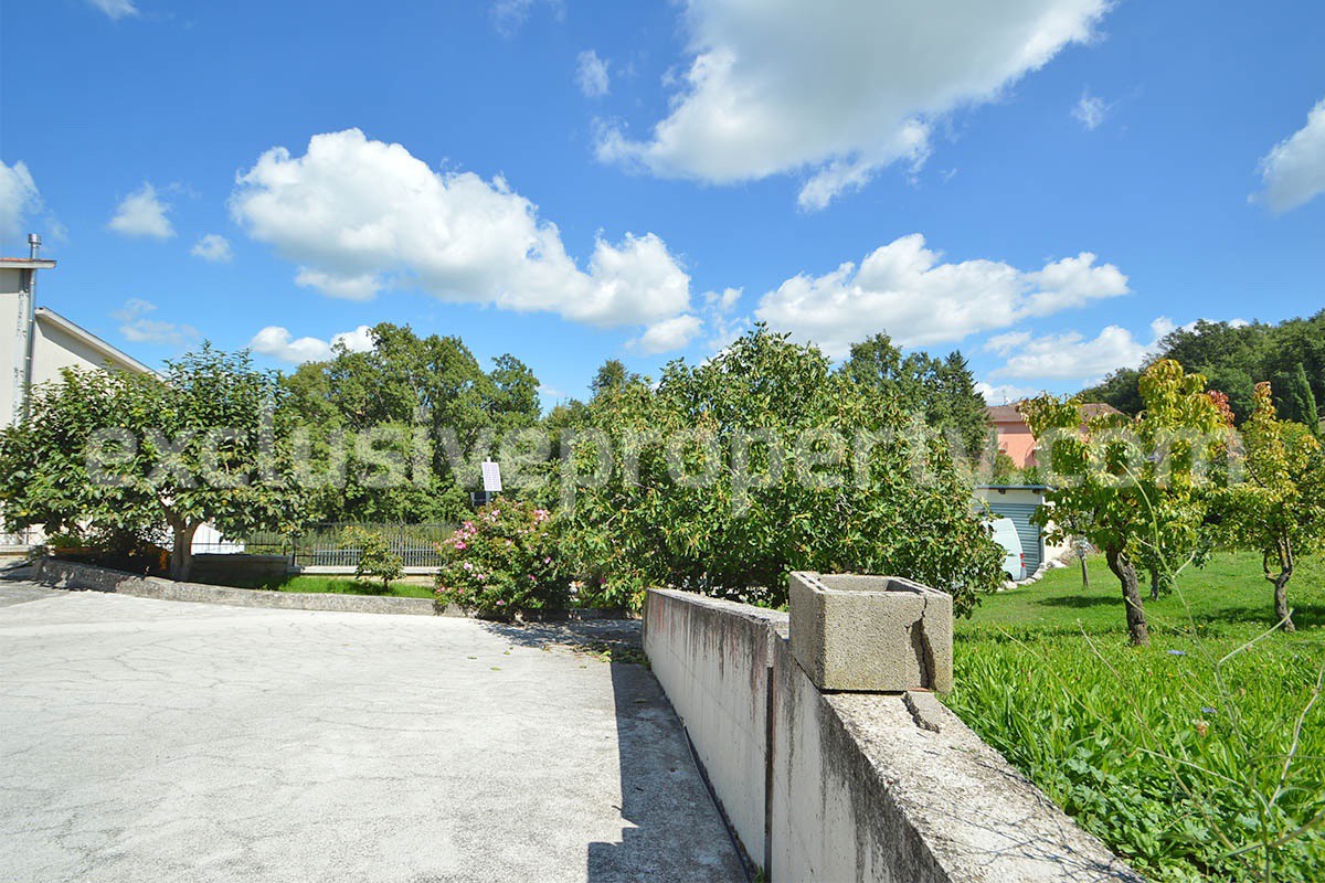 Spacious detached house with two apartments - land and solar panels for sale in Baranello - Molise - Italy