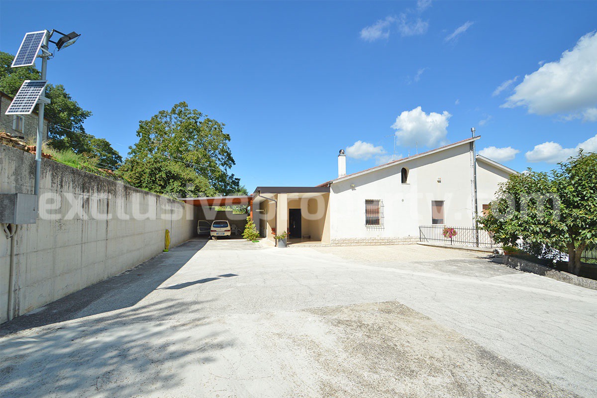 Spacious detached house with two apartments - land and solar panels for sale in Baranello - Molise - Italy