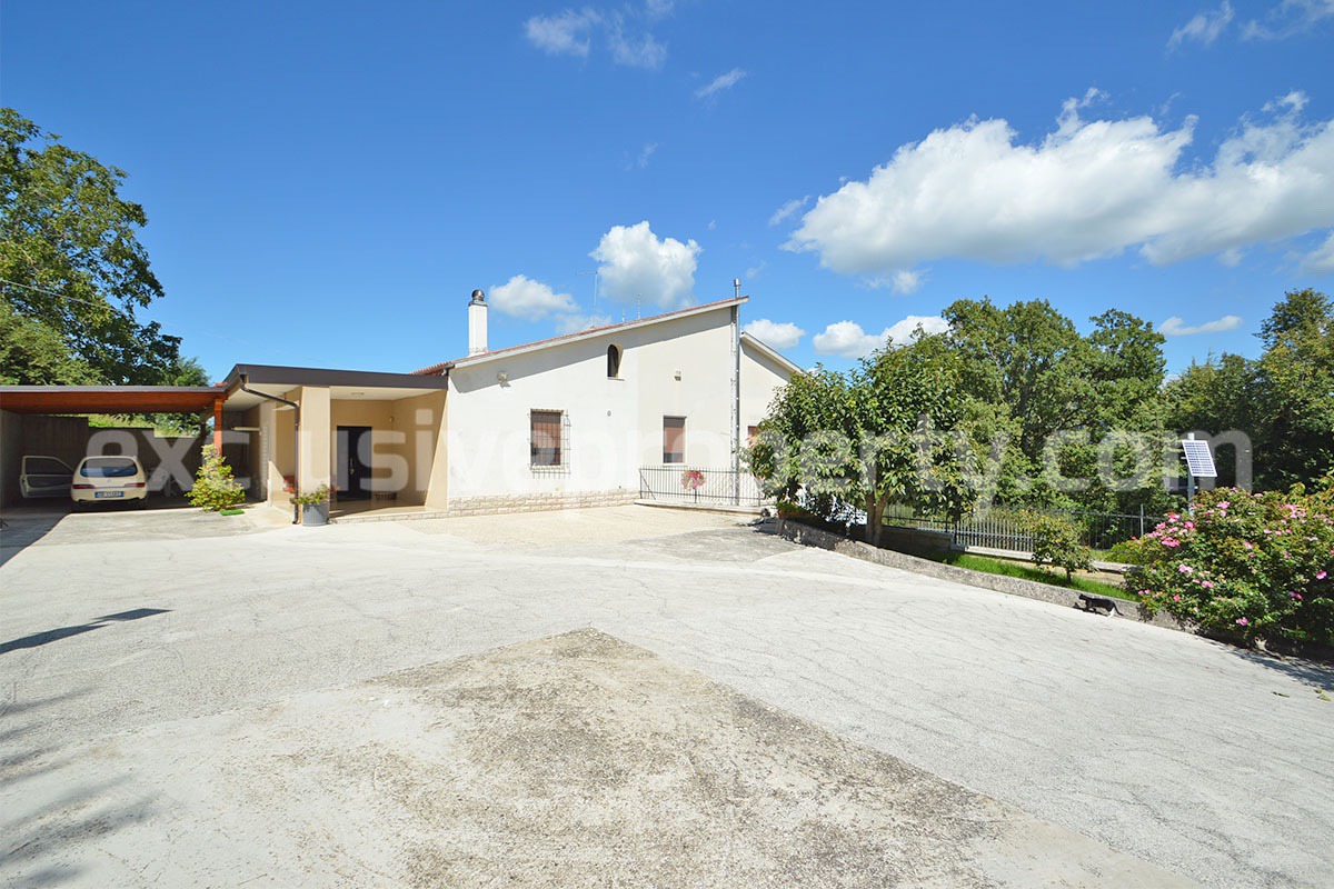 Spacious detached house with two apartments - land and solar panels for sale in Baranello - Molise - Italy