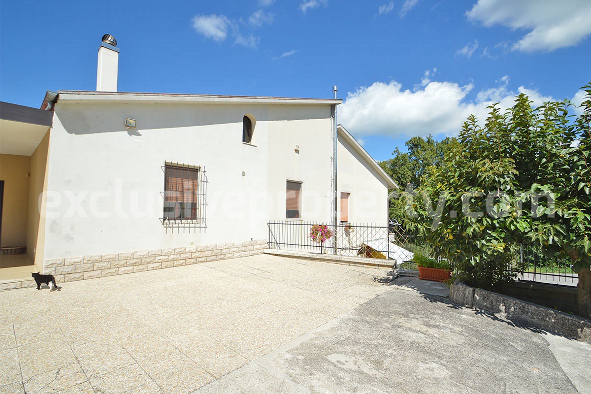 Spacious detached house with two apartments - land and solar panels for sale in Baranello - Molise - Italy