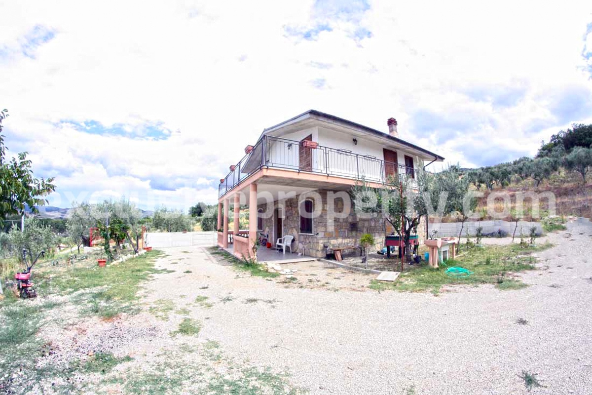 Habitable stone villa with land for sale in Italy 7