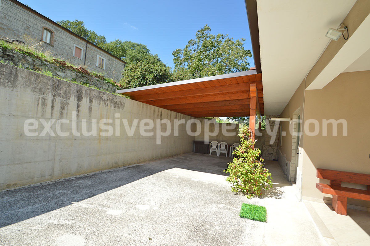 Spacious detached house with two apartments - land and solar panels for sale in Baranello - Molise - Italy