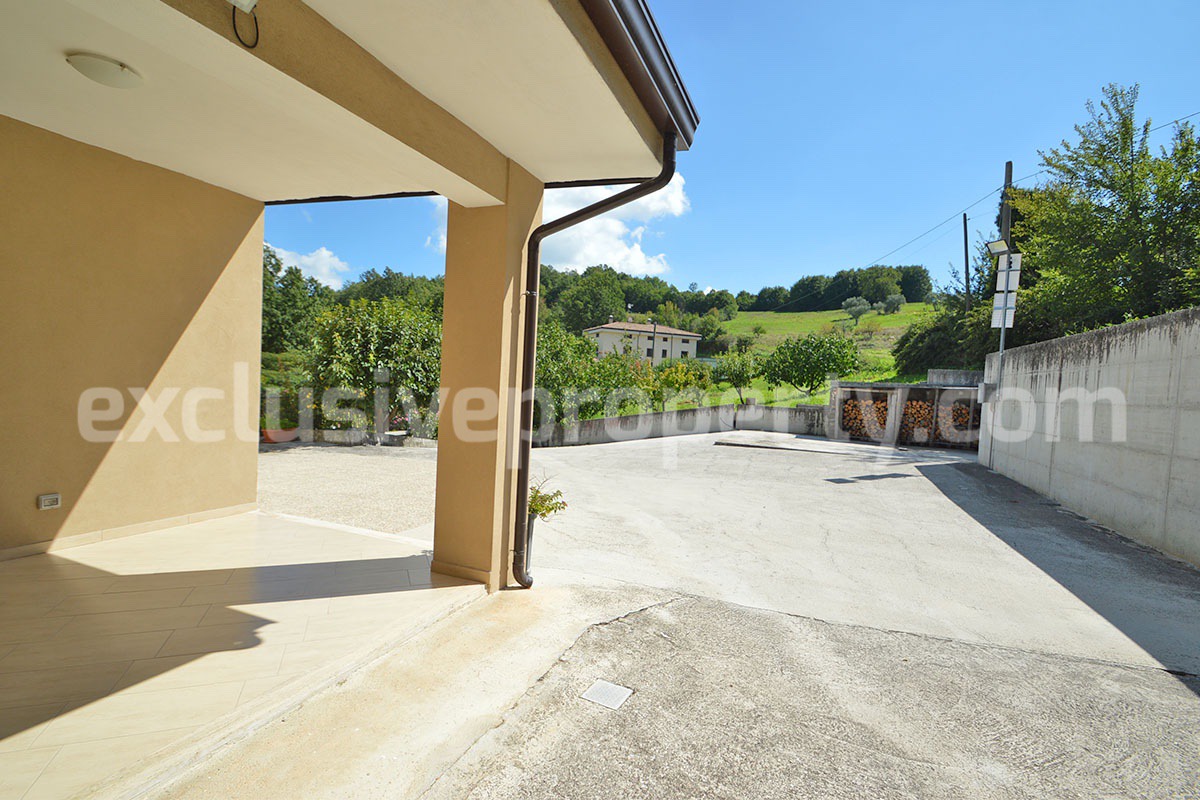 Spacious detached house with two apartments - land and solar panels for sale in Baranello - Molise - Italy